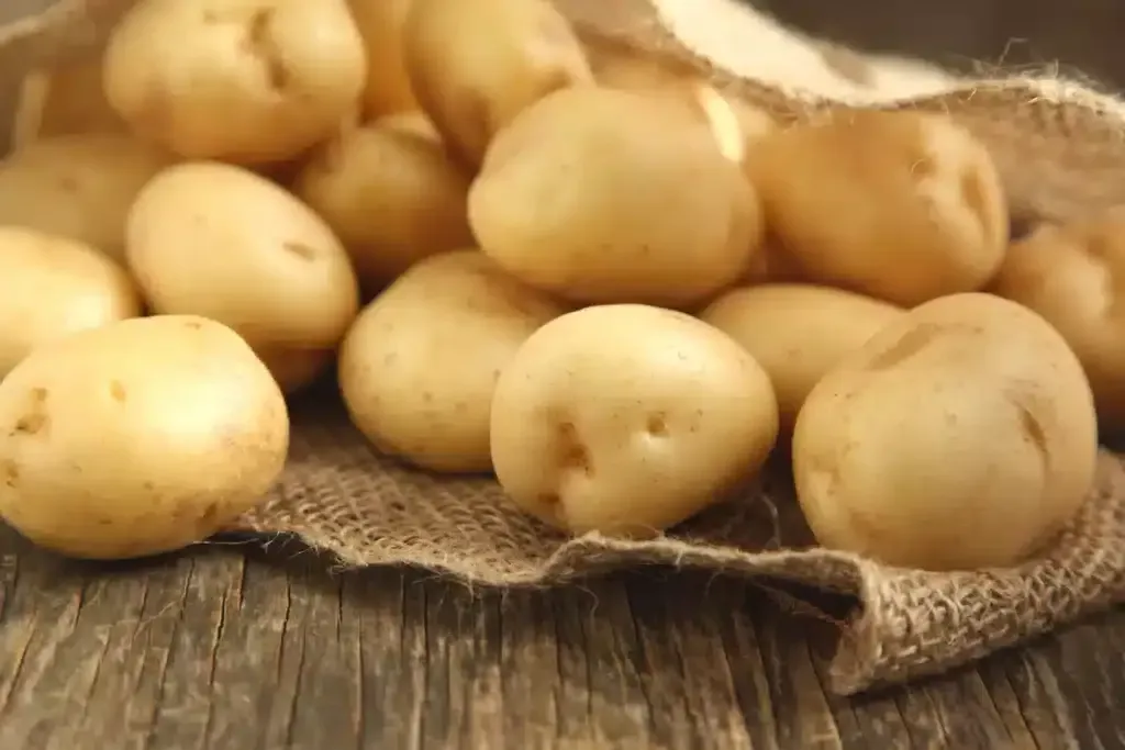 Houd je aardappelen langer goed met één simpele truc: een appel
