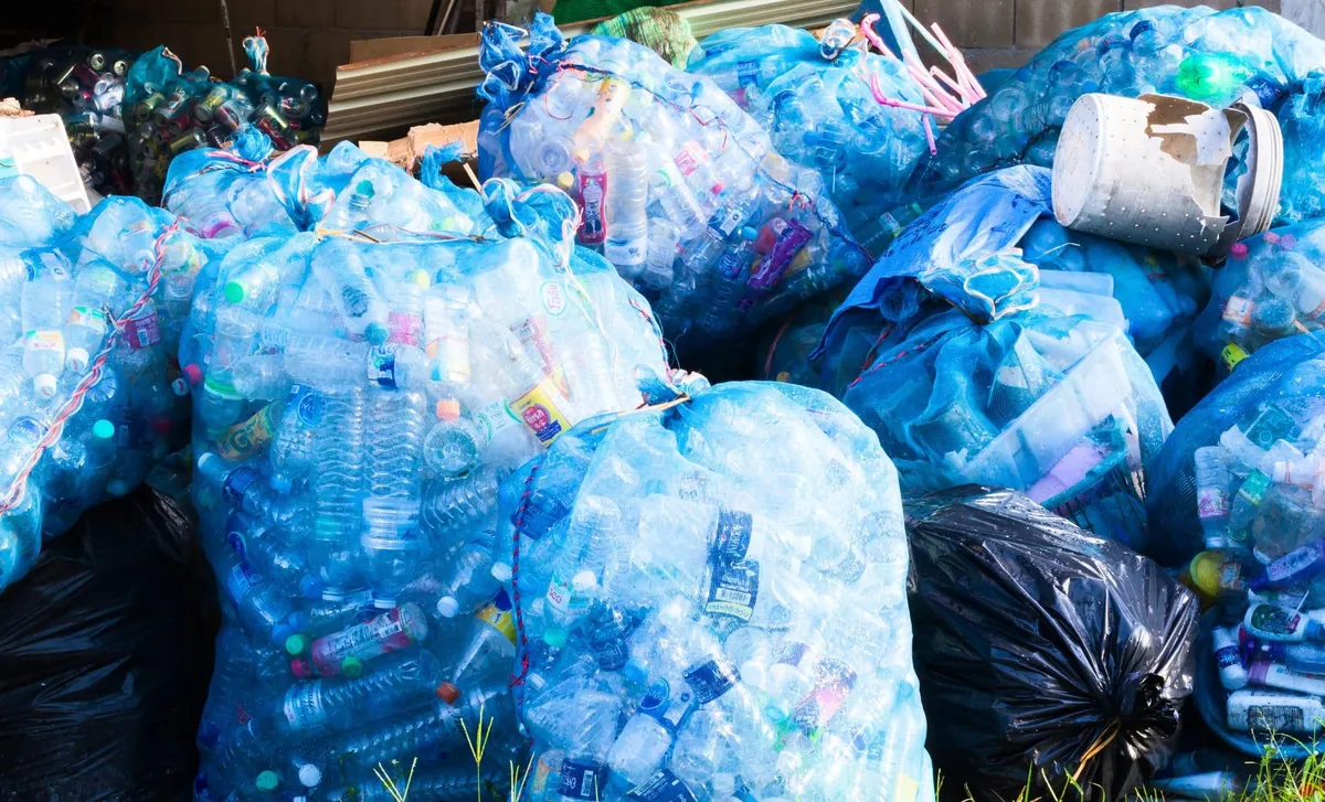 Van afval naar huis: Damian Gordons reis van containers naar een eigen huis