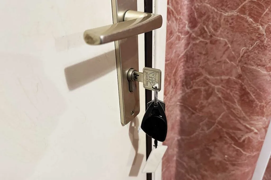 Waarom je 's nachts geen sleutel in het slot moet laten